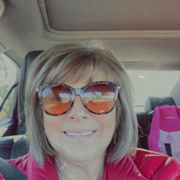 Meet your Posher, Debra - Picture 1 of 1